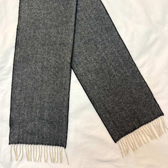Ann Taylor Herringbone Scarf – Merino Wool & Angora –  Made in Scotland - Picture 4 of 9